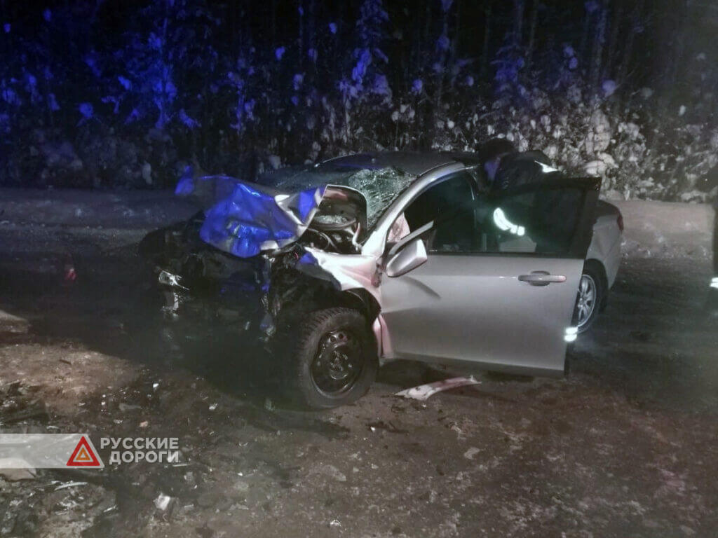 Водитель «Весты» и его пассажир разбились на трассе в Удмуртии