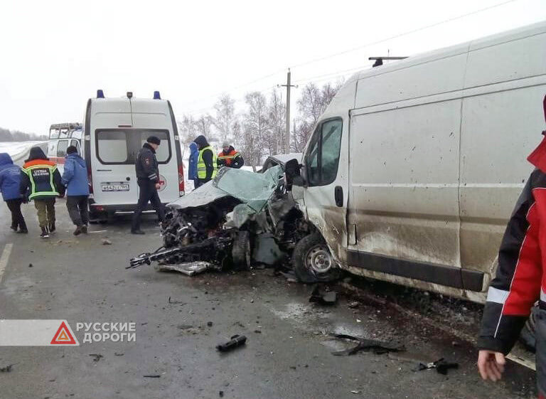 Трое молодых людей разбились в Саратовской области