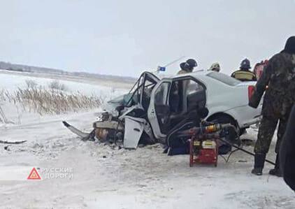 Nissan и Renault Logan лоб в лоб столкнулись в Новосибирской области