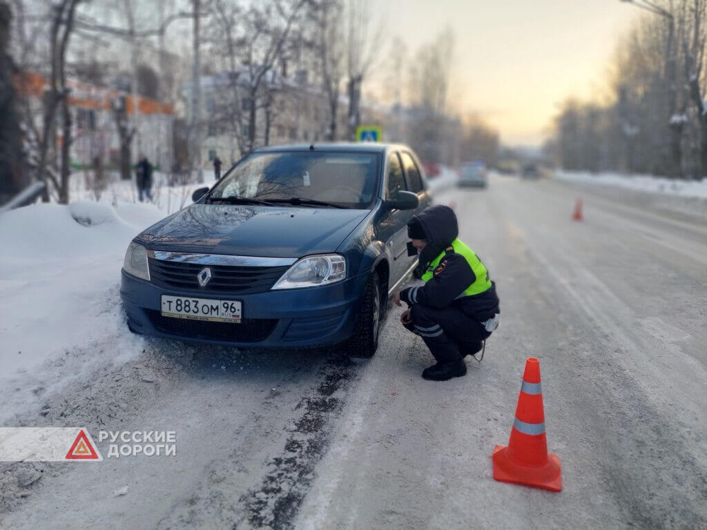 В Среднеуральске Renault сбил 17-летнюю девушку