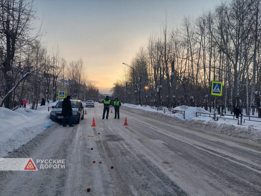 В Среднеуральске Renault сбил 17-летнюю девушку