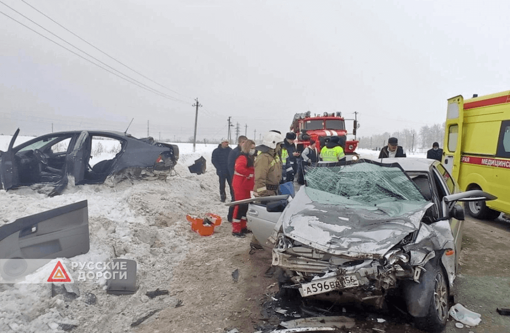 Opel Astra и Lada Priora столкнулись в Самарской области