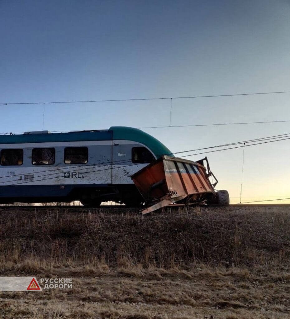 В Белоруссии поезд столкнулся с прицепом трактора