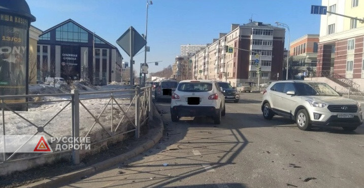 Массовое ДТП с участием скорой произошло в Казани
