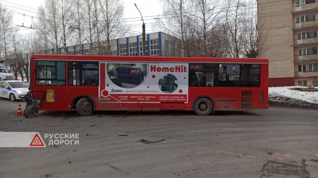 Две девушки погибли в ДТП с автобусом в Кирове. ВИДЕО