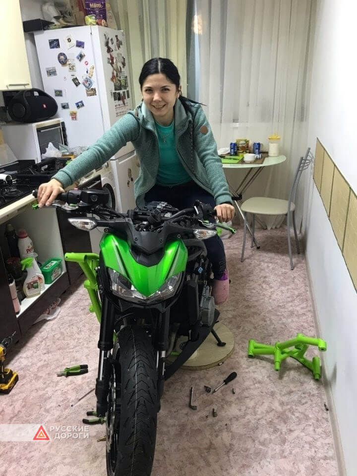 Жена разрешила ремонтировать мотоцикл на кухне