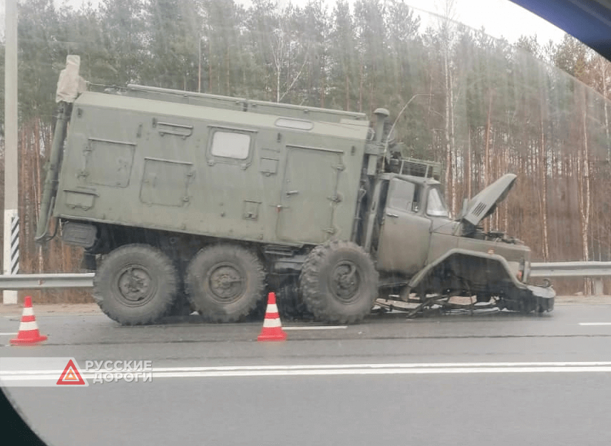 Жесткая авария с участием грузовиков произошла в Ленобласти