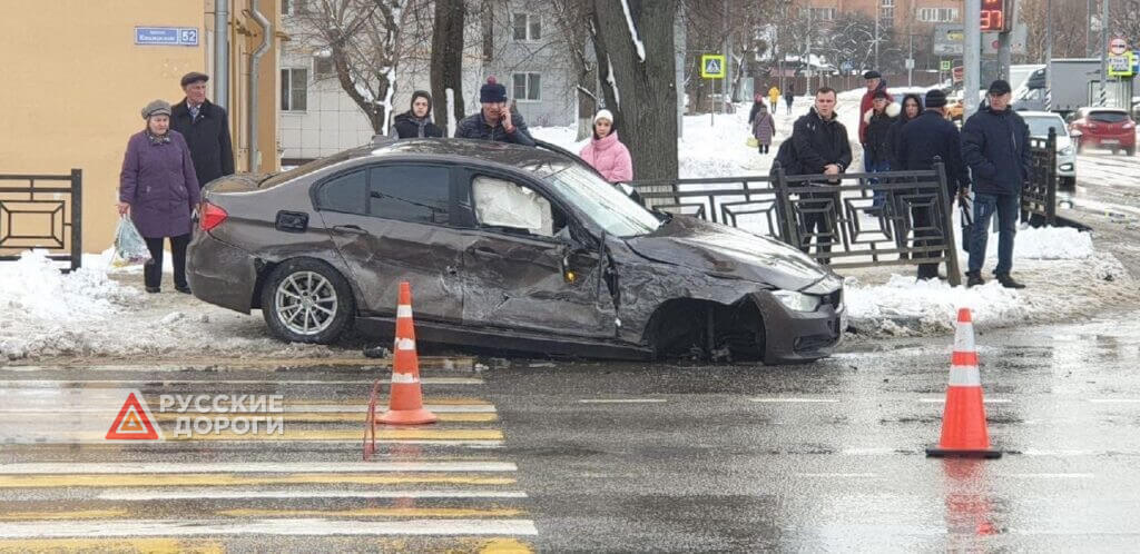 Автобус столкнулся с легковым автомобилем в Домодедове