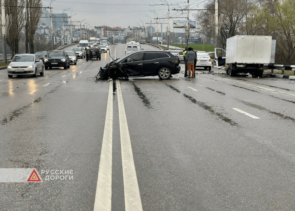 Массовая авария на Чернавском мосту в Воронеже