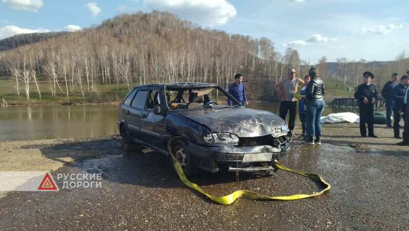 В Башкирии автомобиль опрокинулся в водохранилище. Погибли три женщины