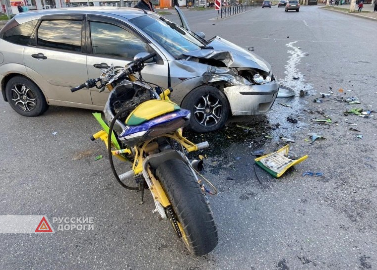 Мотоциклист и его пассажирка пострадали в ДТП в Ижевске
