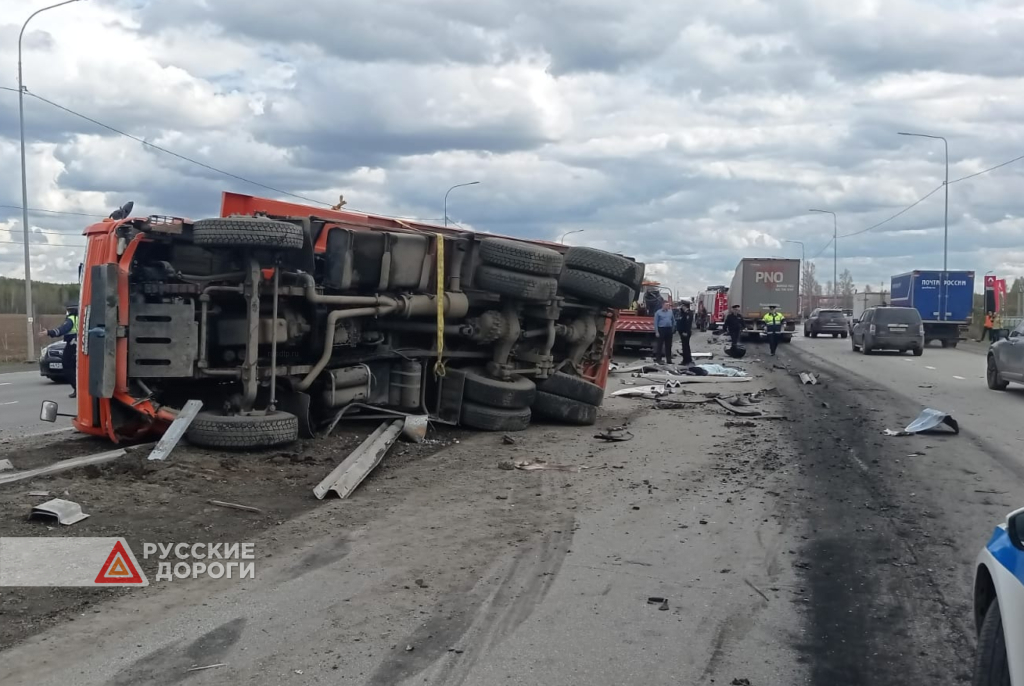 В Екатеринбурге фура сбила дорожных рабочих