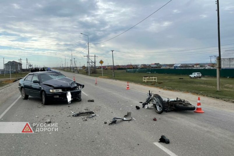  Водитель и пассажир мотоцикла разбились в Якутии