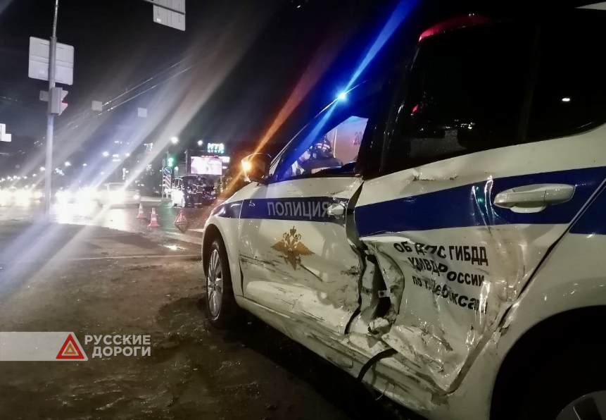 В Чебоксарах в ДТП с участием патрульной машины пострадал пешеход