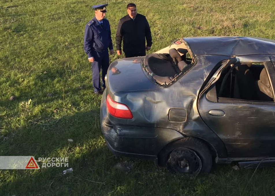 Машина с подростками опрокинулась в кювет в Саратовской области