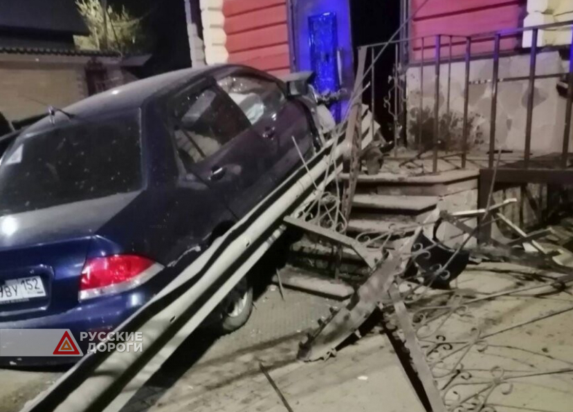 В Нижнем Новгороде пьяный водитель снёс ворота храма