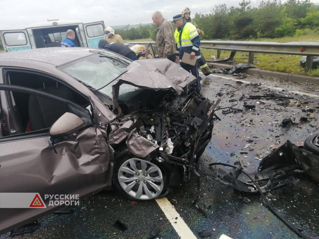 Водитель и пассажирка «Мерседеса» погибли в Саратовской области