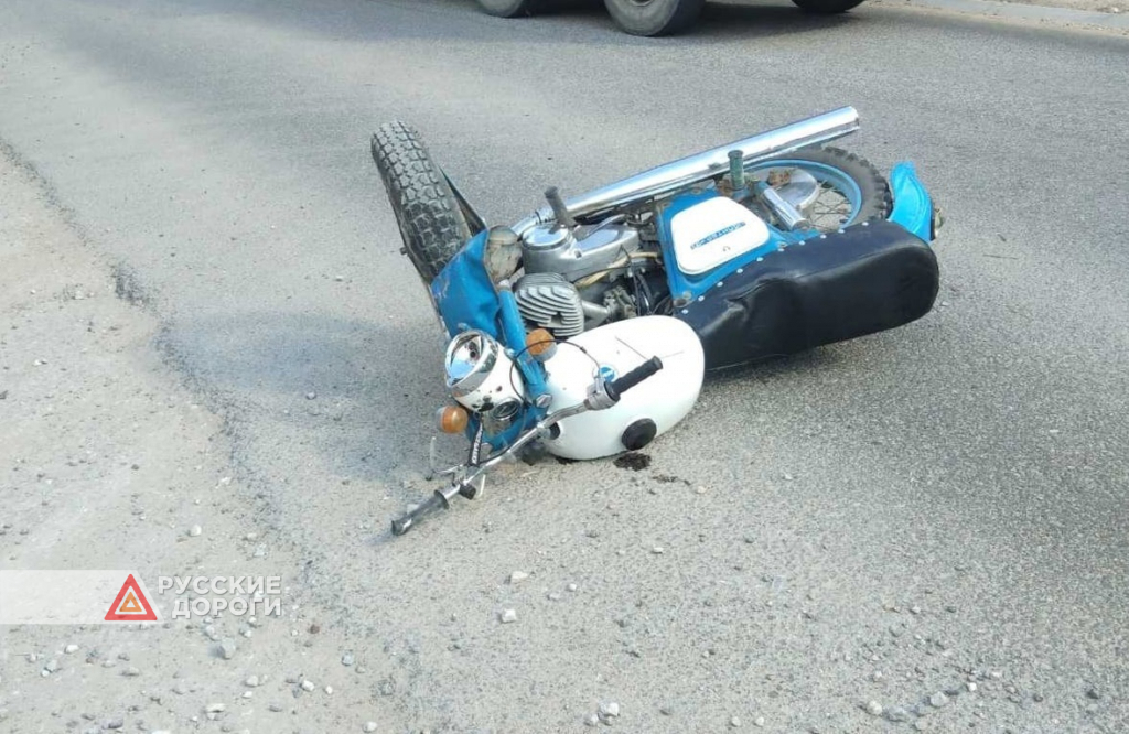 В Калуге школьница на мотоцикле врезалась в грузовик