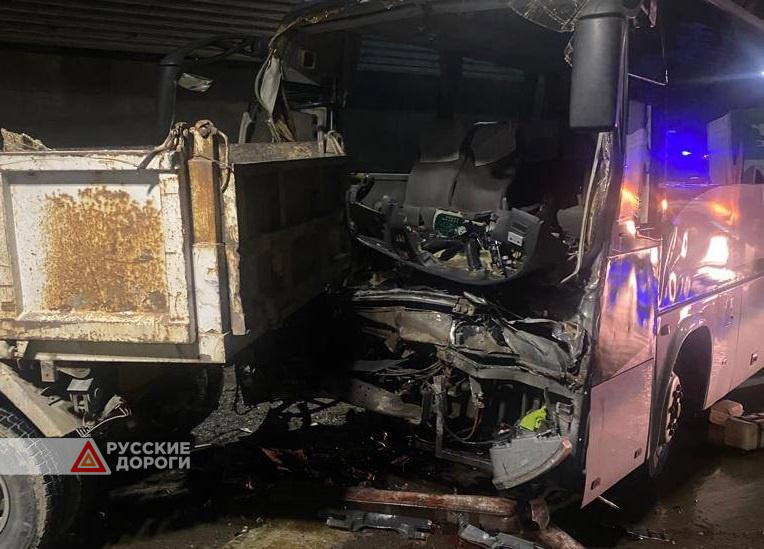 Около 20 человек пострадали в ДТП с участием автобуса в Сочи