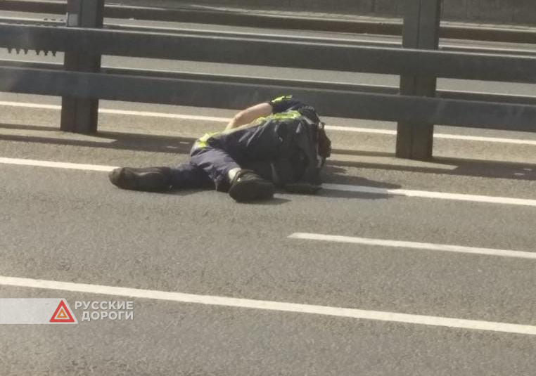 Инспектор на мотоцикле разбился на Щёлковском шоссе
