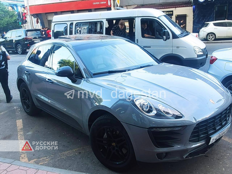 Водитель Porsche устроил массовое ДТП в Махачкале