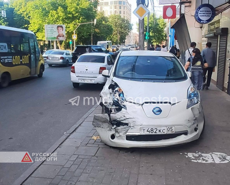 Водитель Porsche устроил массовое ДТП в Махачкале