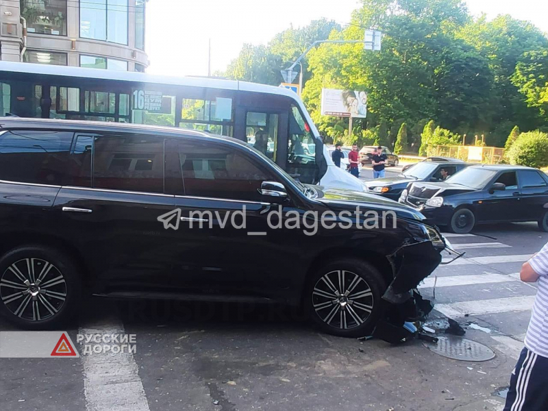 Водитель Porsche устроил массовое ДТП в Махачкале