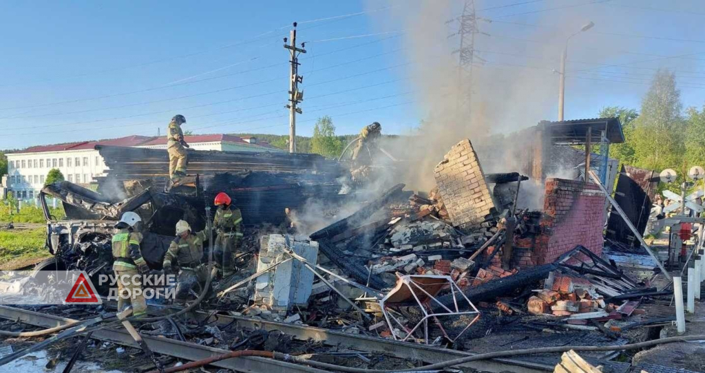 Грузовик без тормозов столкнулся с поездом в Пермском крае