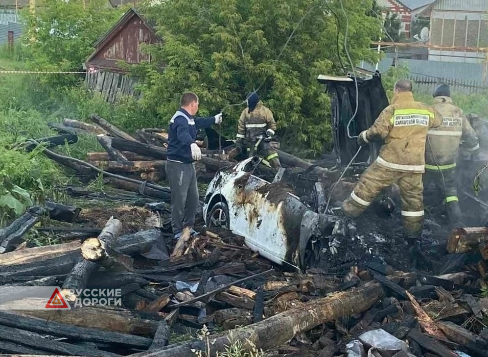 Пять человек сгорели в машине в селе Камышла