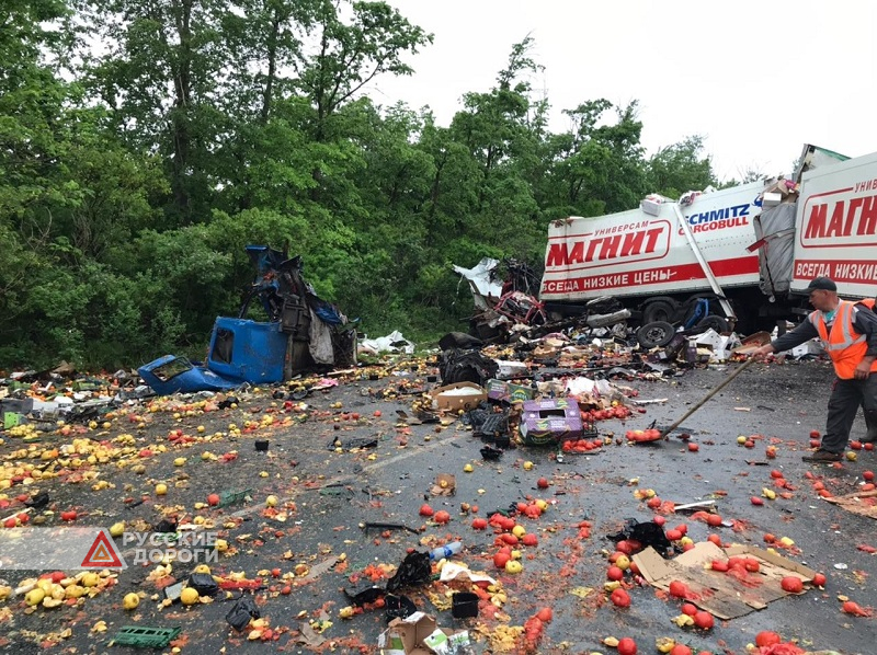 Трое погибли в лобовом столкновении грузовиков на трассе М-5