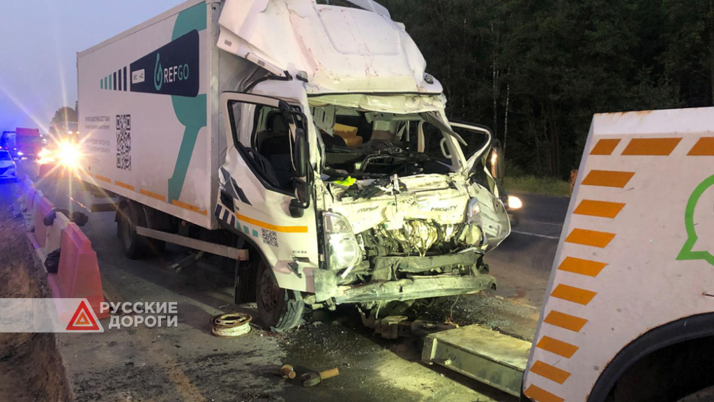 Водитель фургона и его пассажир погибли на трассе М-7