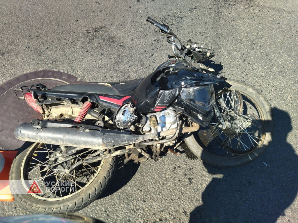 Мотоциклистка тяжело пострадала в аварии на Светлановском проспекте