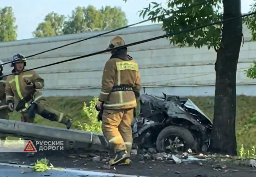 На Петергофском шоссе автомобиль разорвало на части