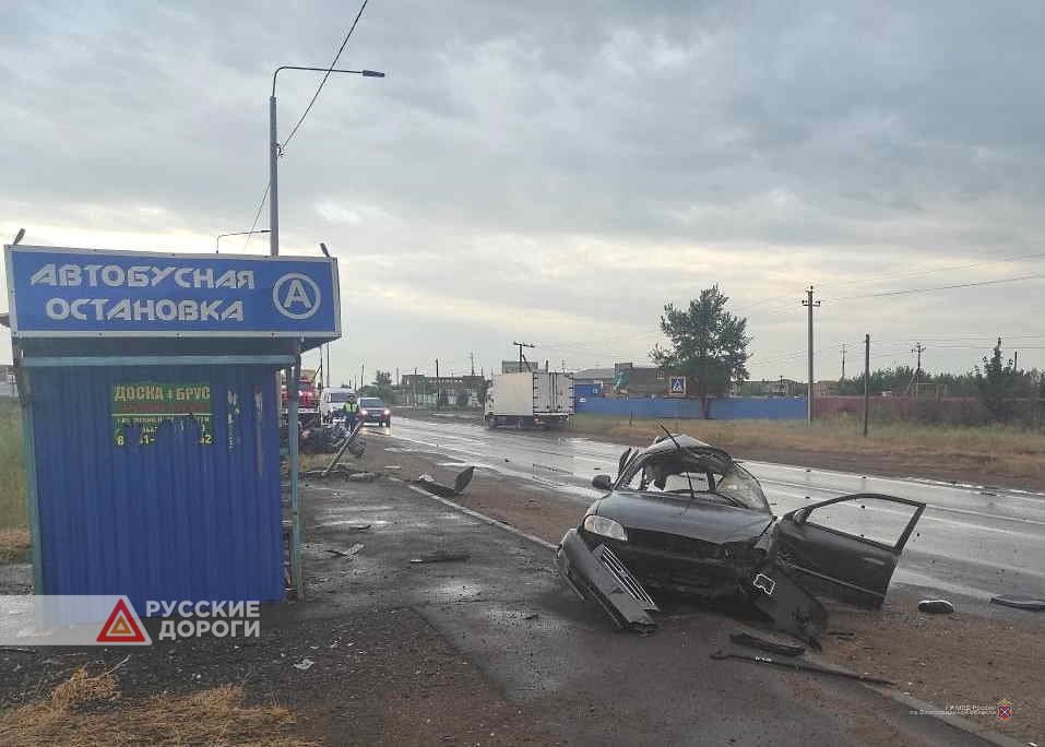 Kia разорвало на части на трассе Волгоград &#8212; Астрахань