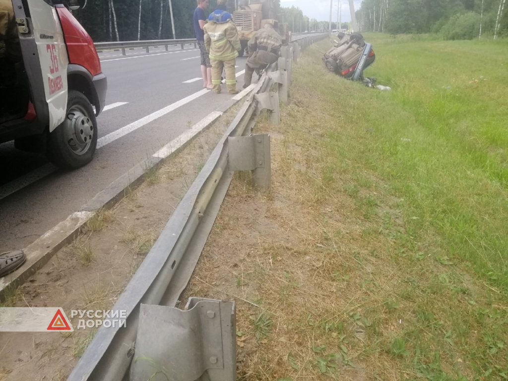 На трассе Иваново – Владимир автомобиль врезался в столб