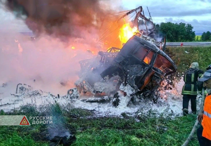 Водитель и пассажир «КАМАЗа» погибли на трассе &#171;Сибирь&#187;