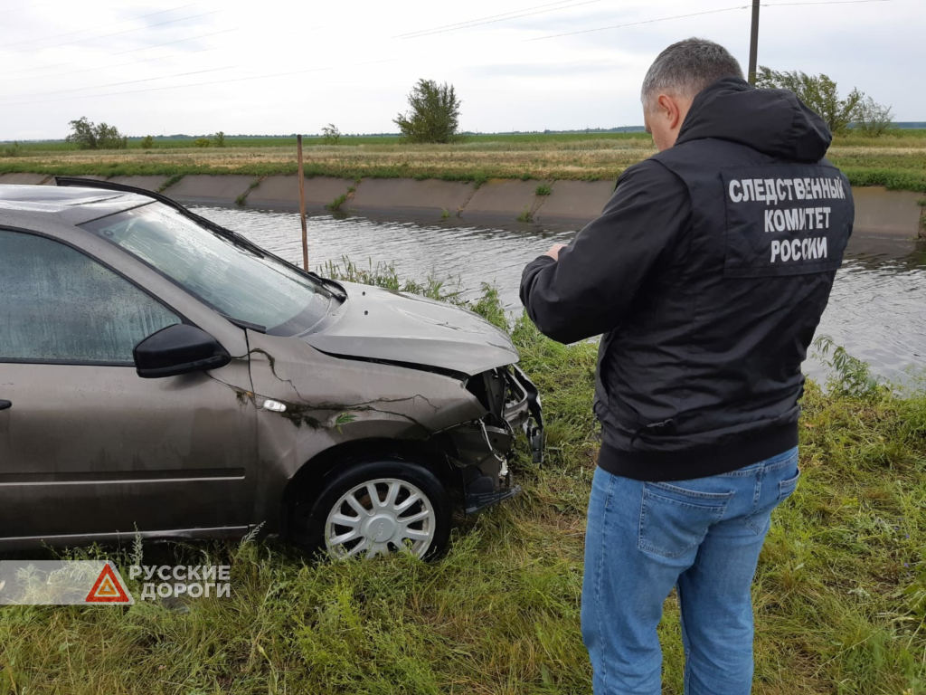 В Саратовской области машина с детьми утонула в канале
