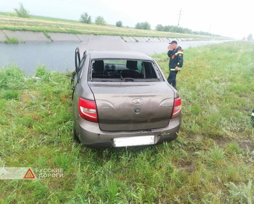 В Саратовской области машина с детьми утонула в канале