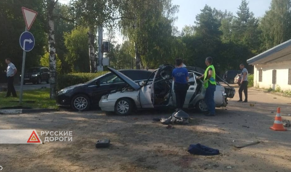 Пьяный водитель устроил погром на парковке у аэропорта в Нижнем Новгороде