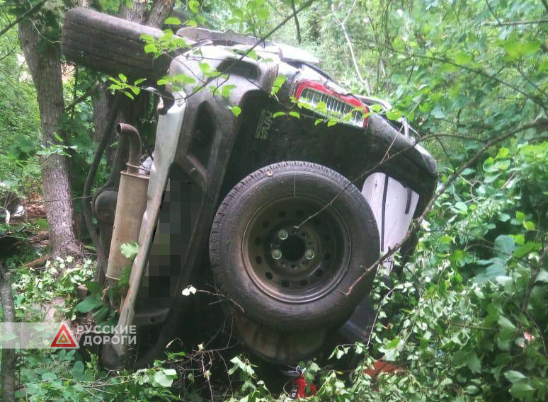 В Крыму автомобиль упал со скалы