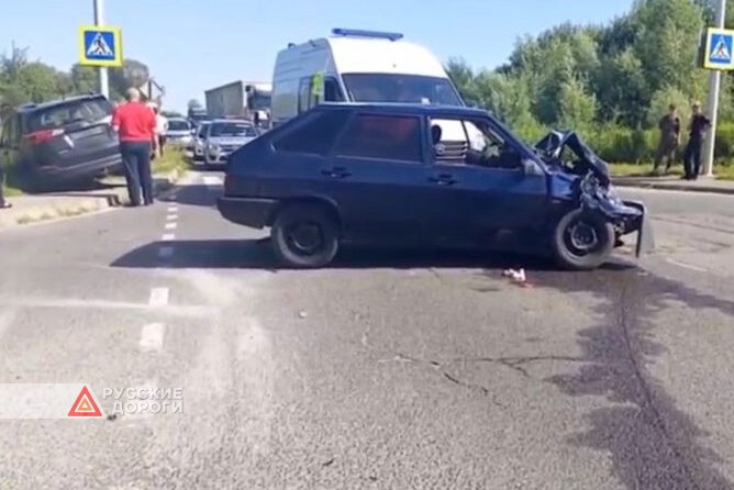 Необдуманный обгон на перекрестке привел к ДТП