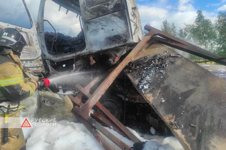 Водитель и пассажир автомобиля погибли в огненном ДТП под Тюменью
