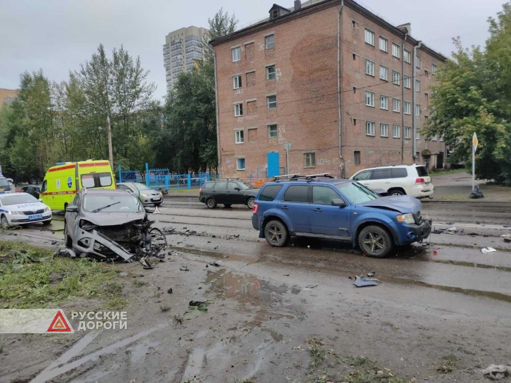 Пассажир &#171;Рено&#187; погиб в ДТП в Красноярске