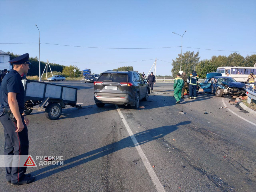 Пассажир &#171;Жигулей&#187; погиб в массовом ДТП в Саратовской области
