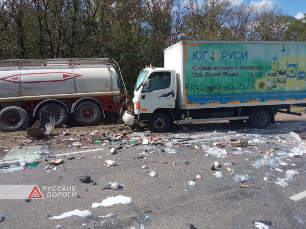 Три грузовика столкнулись на трассе Краснодар — Ейск