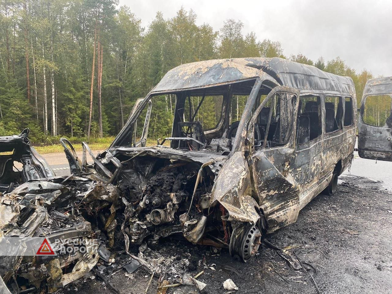 Двое погибли и 12 пострадали в ДТП в Псковской области