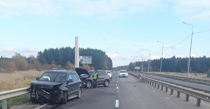 В Ивановской области невнимательный водитель устроил аварию на ровном месте