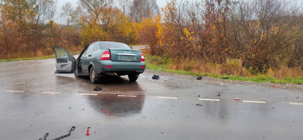 В Кировской области в результате аварии у &#171;Приоры&#187; вырвало переднюю часть вместе с двигателем