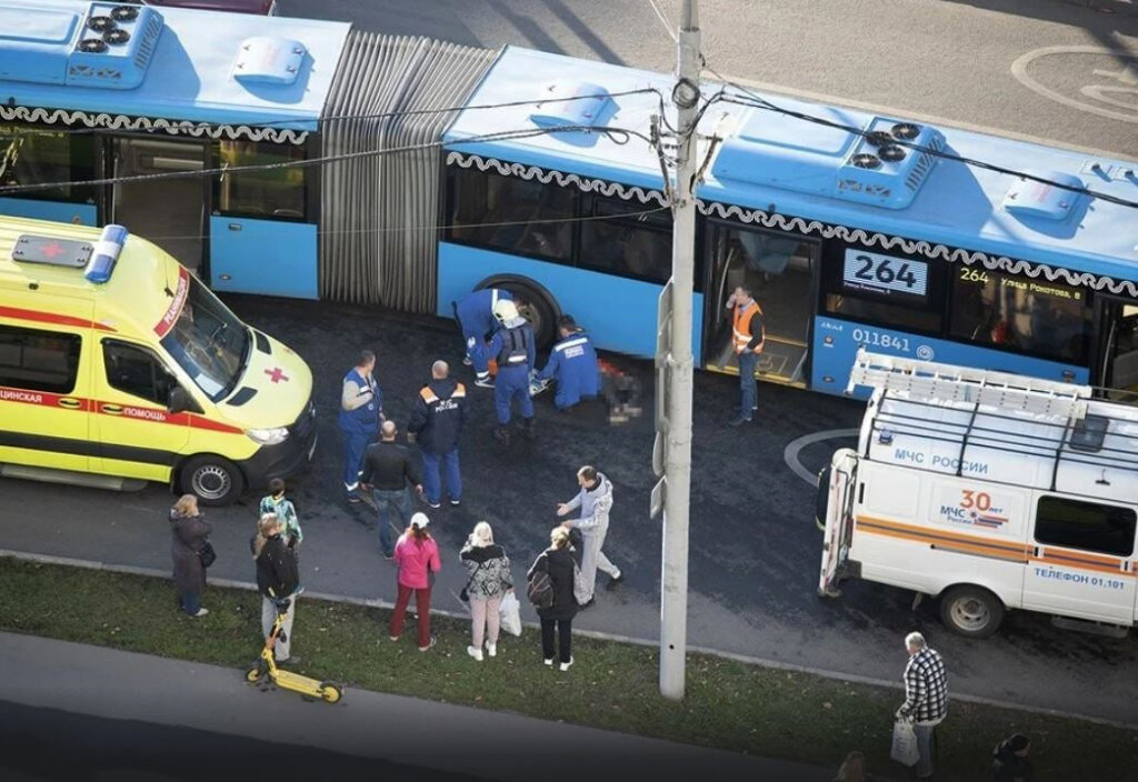 В Москве автобус сбил мальчика на самокате