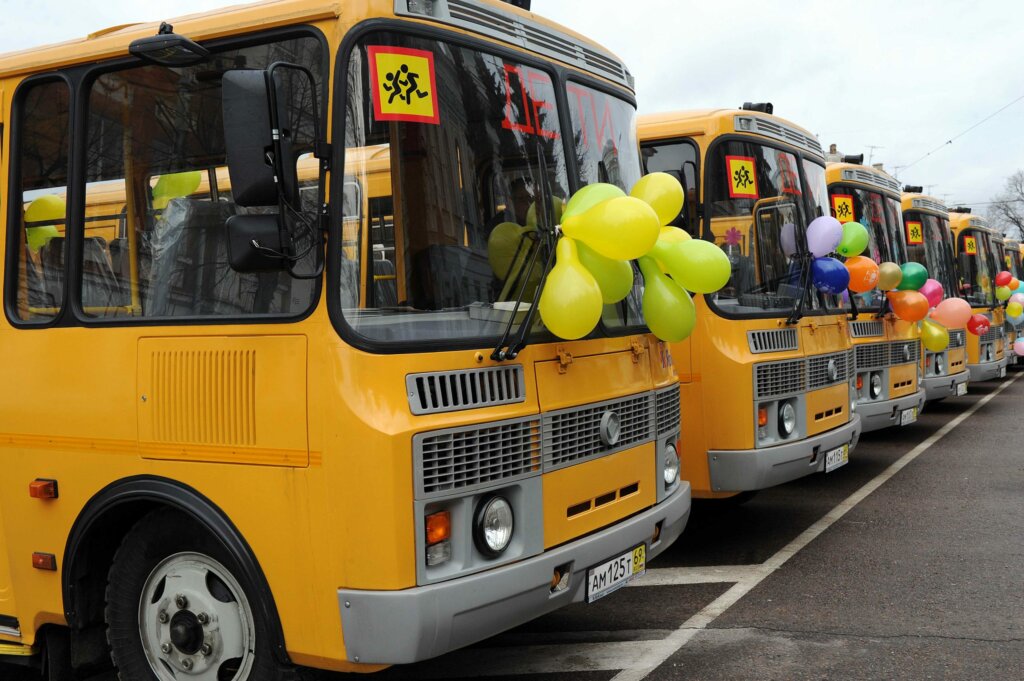 Школьные автобусы будут ездить по платным дорогам бесплатно